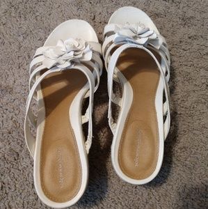 White solesensability sandals